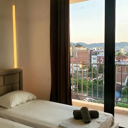 아파트 With Balconies 티라나