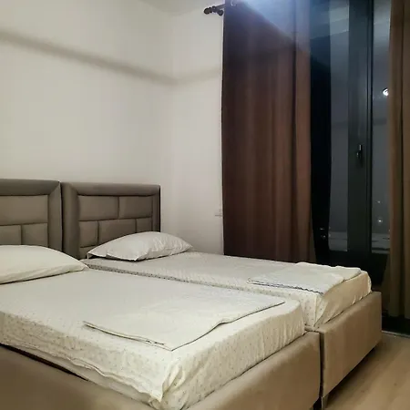 Lägenhet With Balconies Tirana