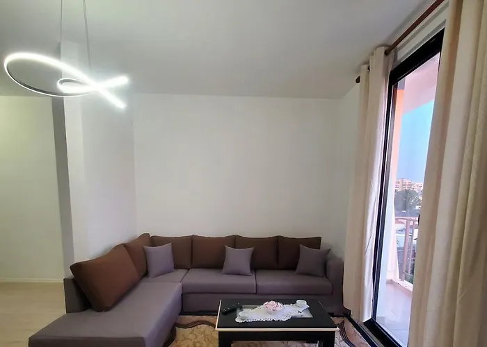 Lägenhet With Balconies Tirana