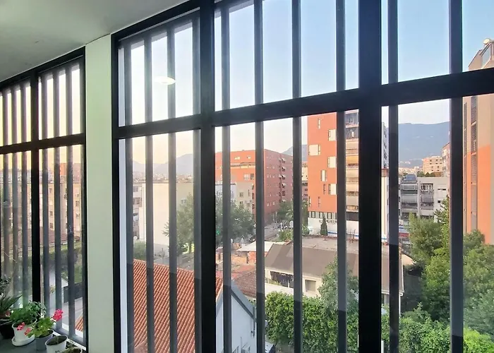 With Balconies 地拉那